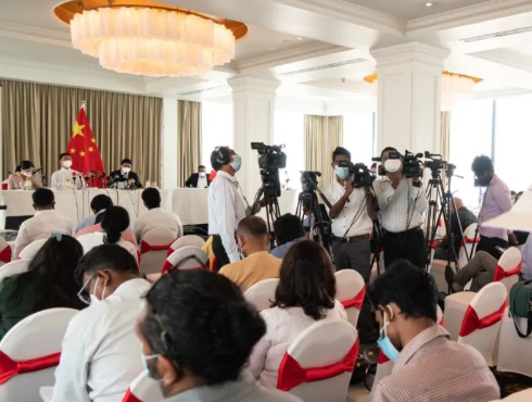 駐斯里蘭卡大使戚振宏邀請媒體舉行記者會